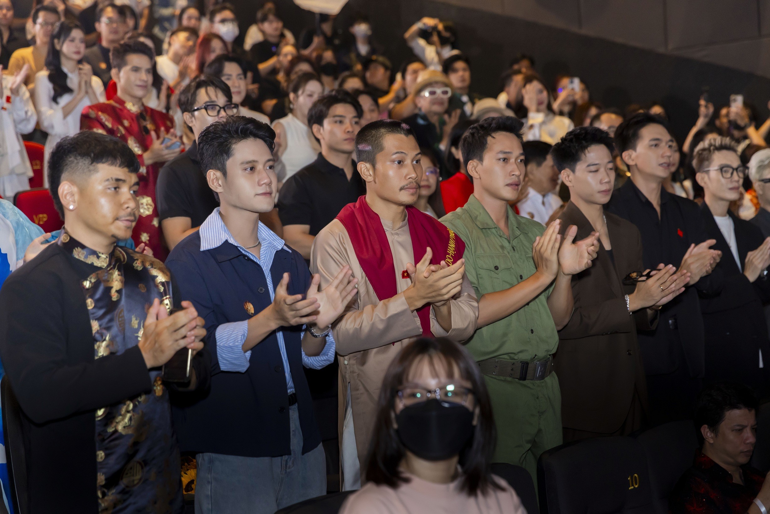 'Nỗi đau giữa hòa bình' - Dự án để đời của Hòa Minzy và Nguyễn Văn Chung