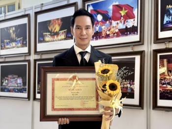 Đạo diễn - NSX Lý Hải nhận bằng khen tại Lễ kỷ niệm 80 năm Ngày truyền thống Ngành Văn hóa