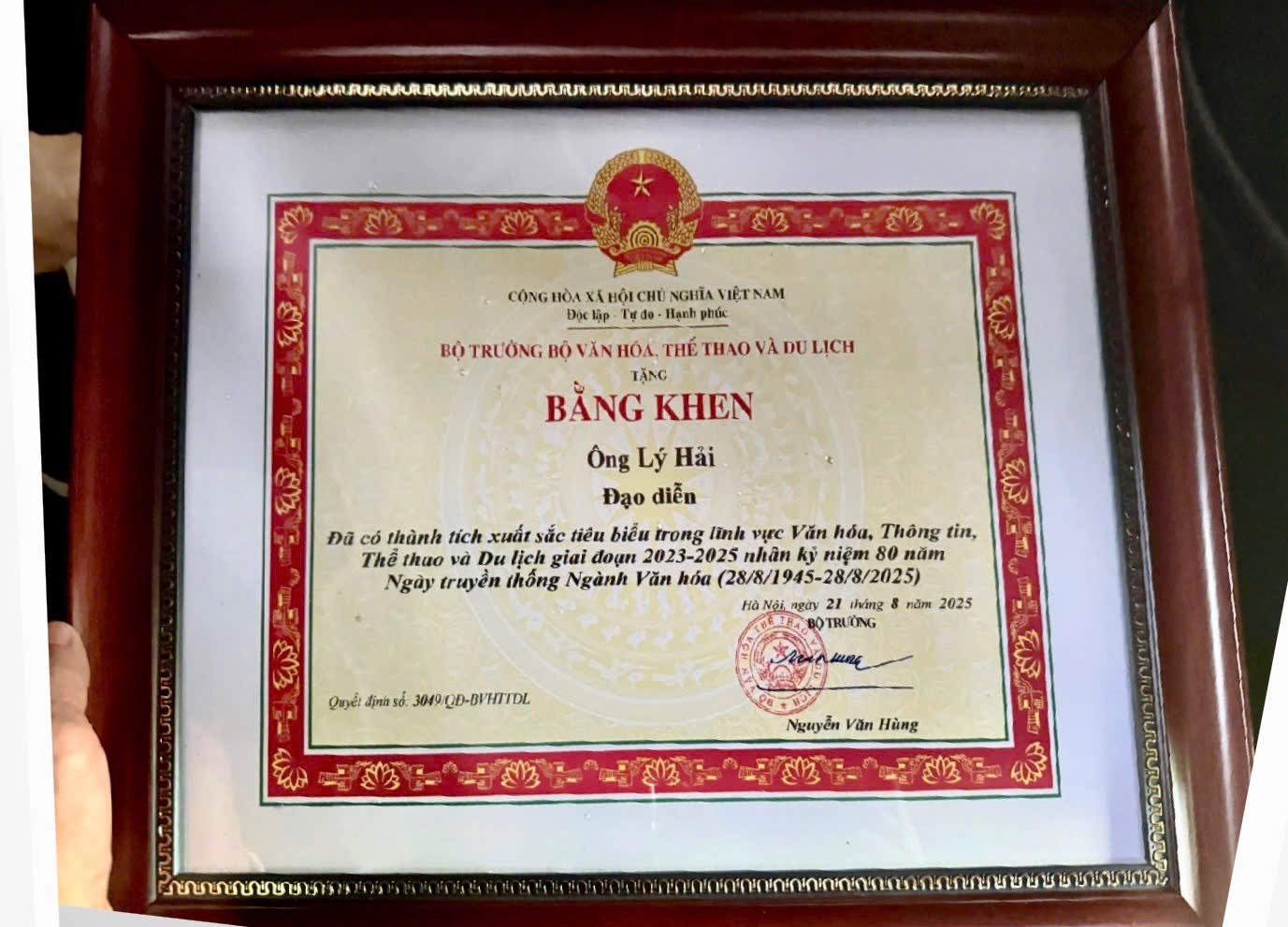 Đạo diễn - NSX Lý Hải nhận bằng khen tại Lễ kỷ niệm 80 năm Ngày truyền thống Ngành Văn hóa