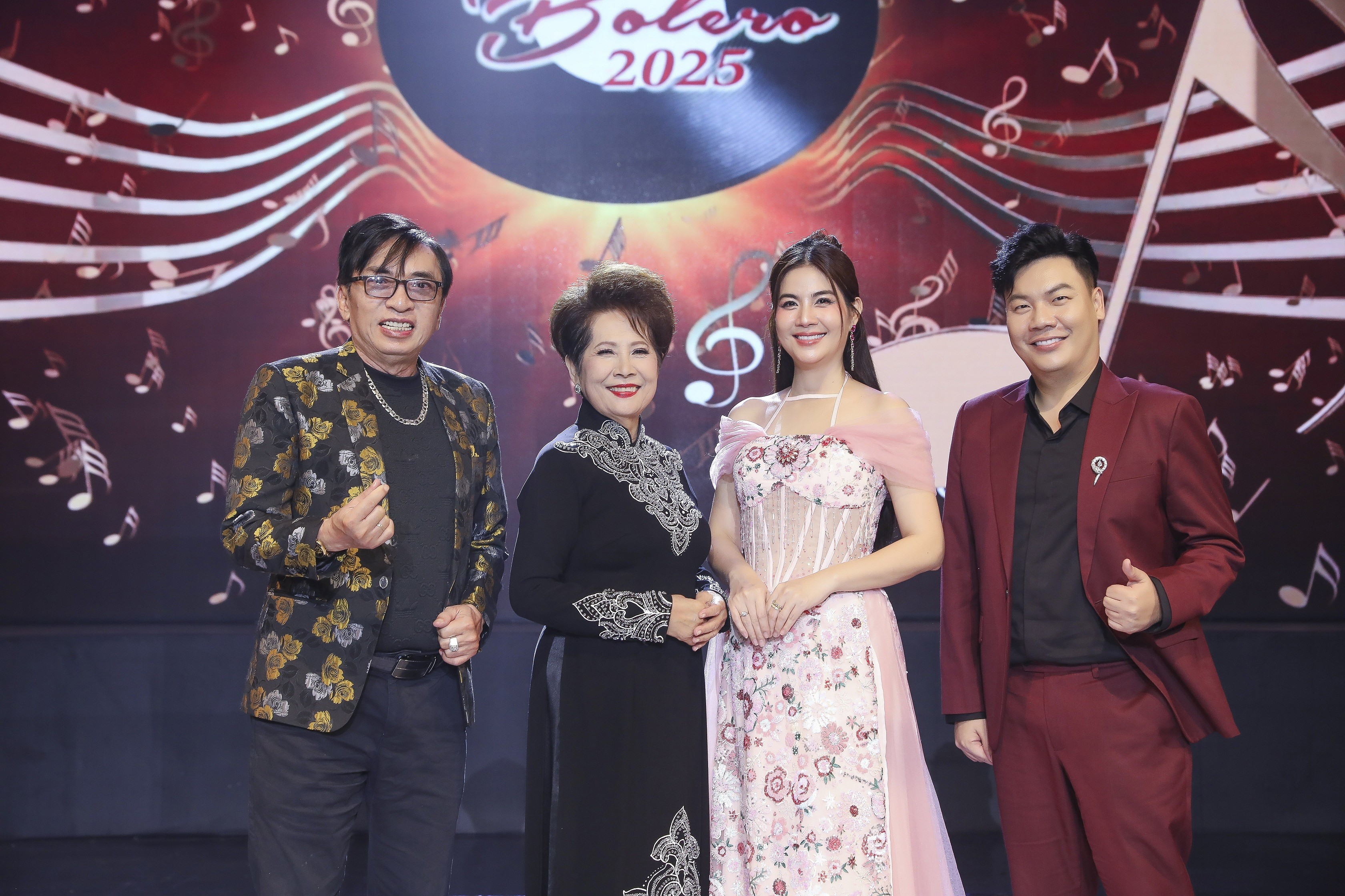 'Tình Bolero 2025': Nhạc sĩ Đình Văn đánh giá La Chí Hùng là 'viên ngọc thô' đầy triển vọng