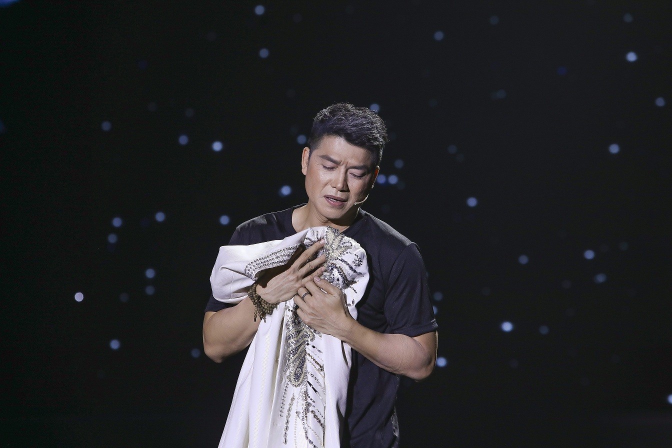 'Tình Bolero 2025': Nhạc sĩ Đình Văn đánh giá La Chí Hùng là 'viên ngọc thô' đầy triển vọng