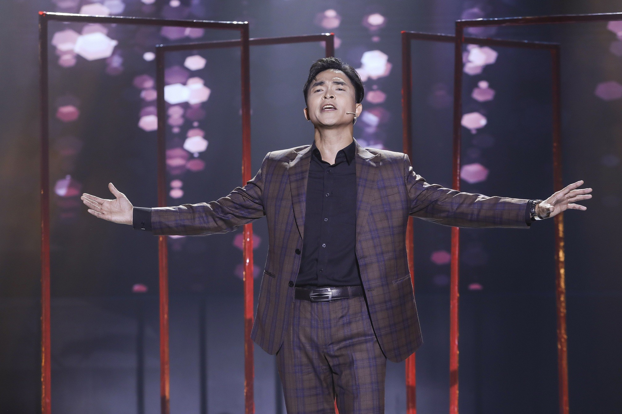 'Tình Bolero 2025': Nhạc sĩ Đình Văn đánh giá La Chí Hùng là 'viên ngọc thô' đầy triển vọng