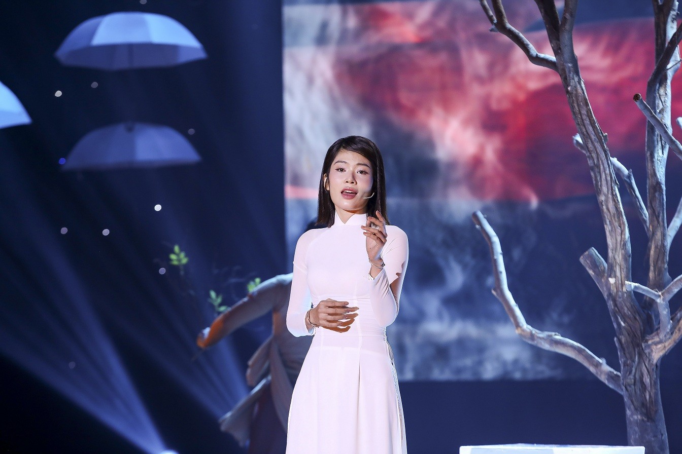 'Tình Bolero 2025': Nhạc sĩ Đình Văn đánh giá La Chí Hùng là 'viên ngọc thô' đầy triển vọng