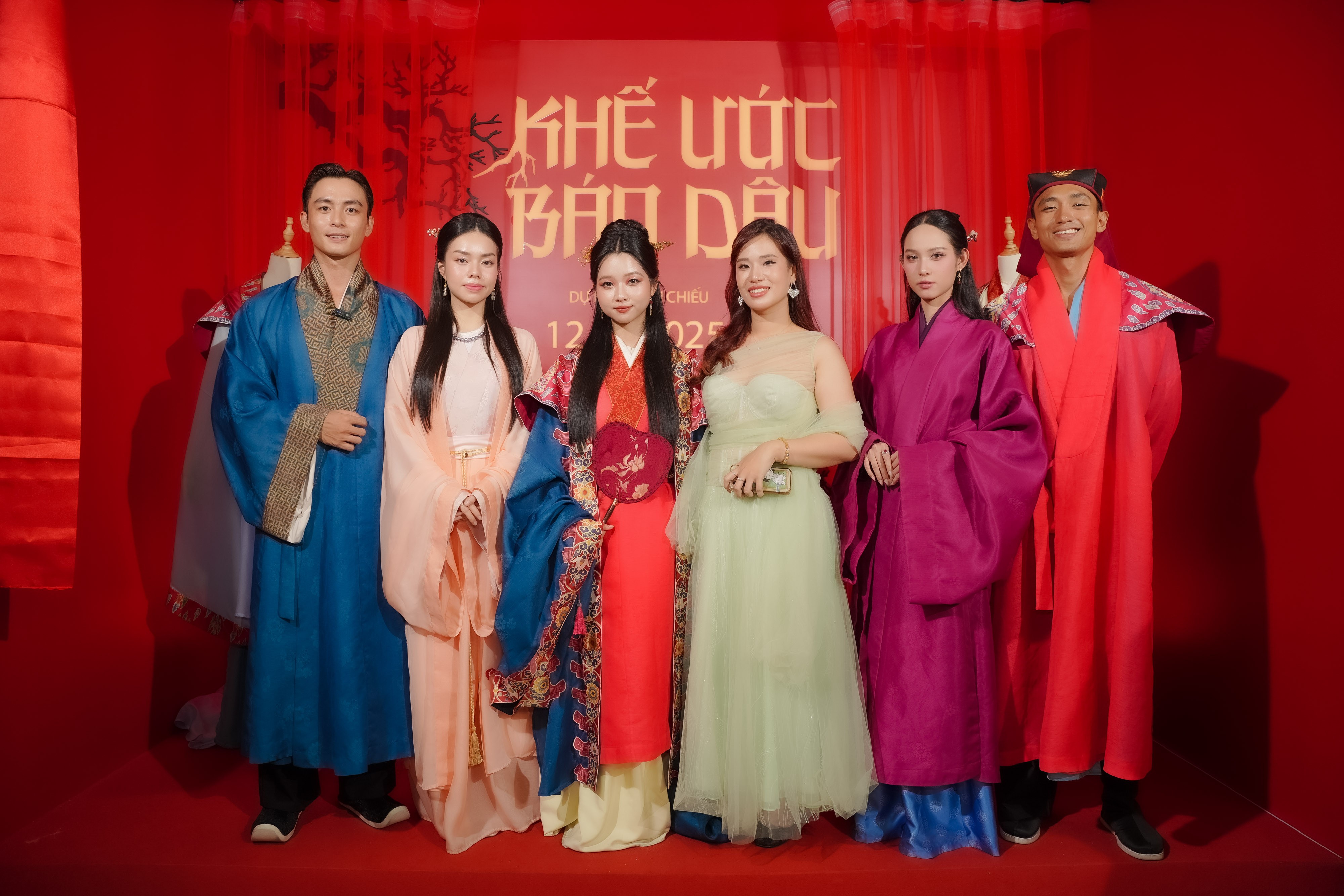 'Khế ước bán dâu' ra mắt hoành tráng bằng lễ rước dâu cổ trang có 'một không hai', gợi nhắc không khí tâm linh huyền bí