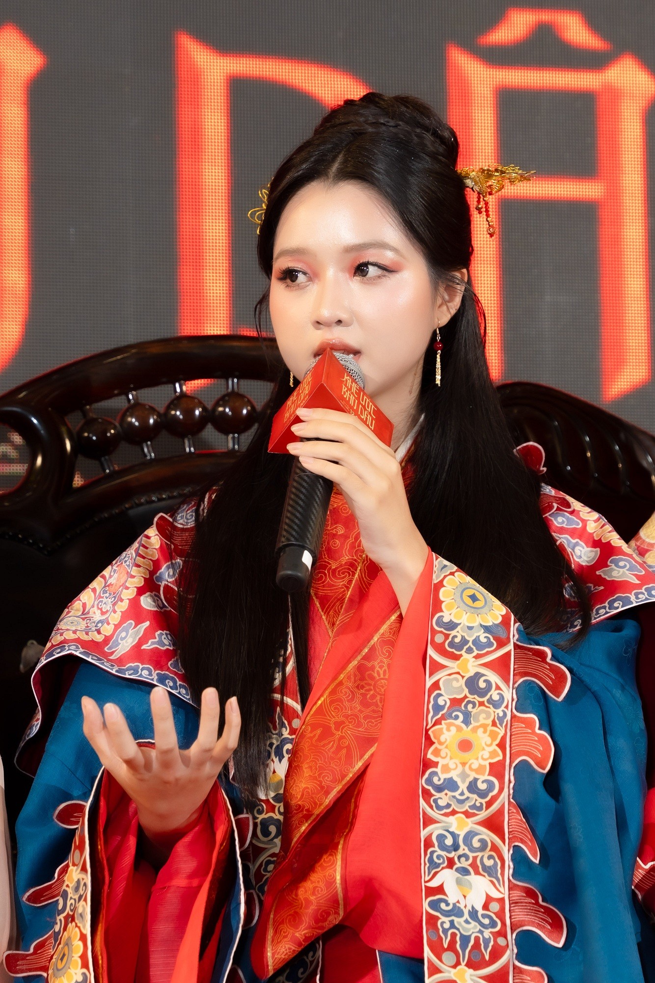 'Khế ước bán dâu' ra mắt hoành tráng bằng lễ rước dâu cổ trang có 'một không hai', gợi nhắc không khí tâm linh huyền bí