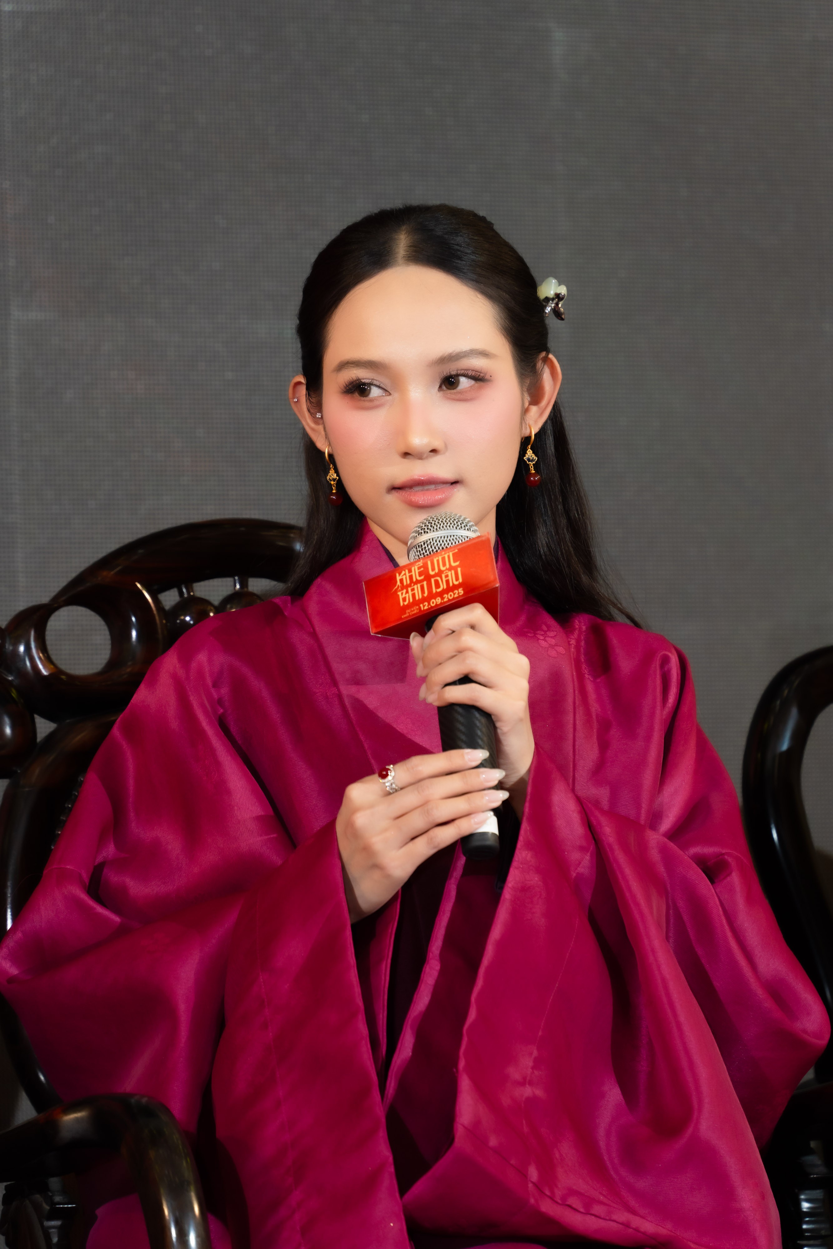 'Khế ước bán dâu' ra mắt hoành tráng bằng lễ rước dâu cổ trang có 'một không hai', gợi nhắc không khí tâm linh huyền bí