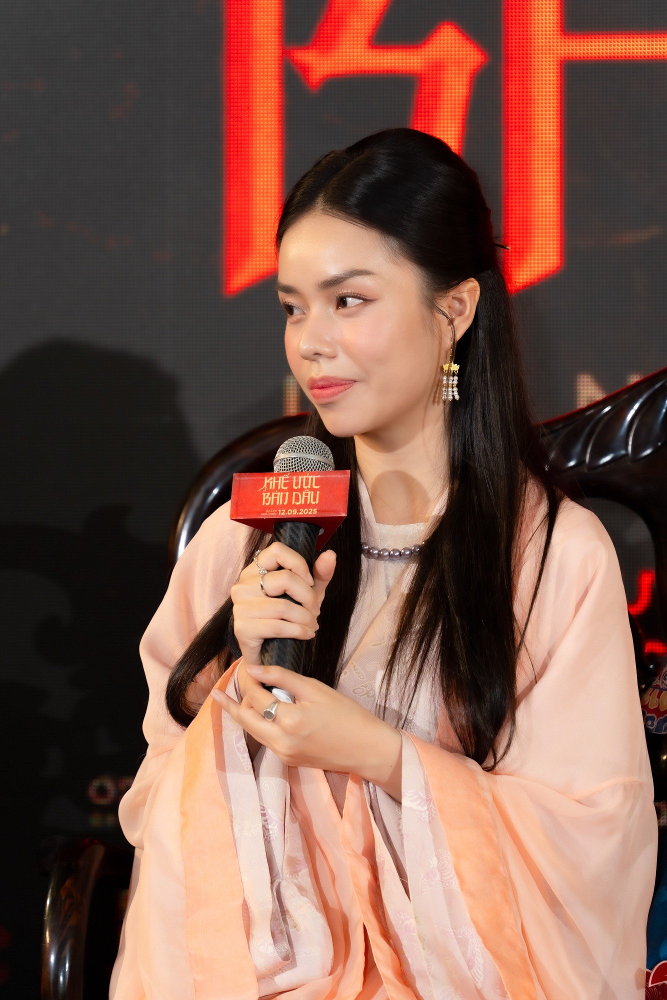 'Khế ước bán dâu' ra mắt hoành tráng bằng lễ rước dâu cổ trang có 'một không hai', gợi nhắc không khí tâm linh huyền bí