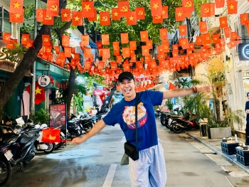 Nathan Lee dạo phố thu Hà Nội, kỷ niệm 80 năm Quốc khánh