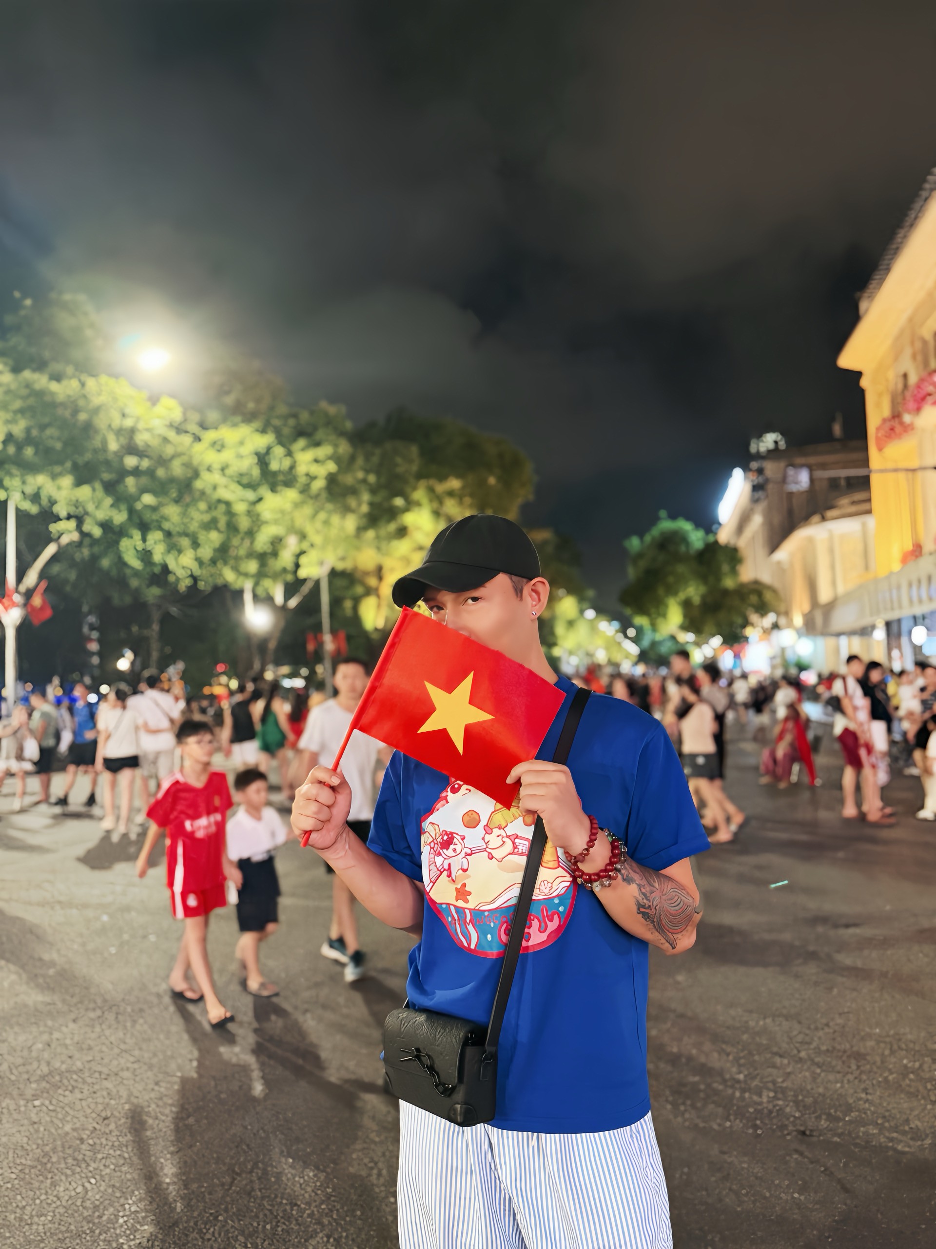 Nathan Lee dạo phố thu Hà Nội, kỷ niệm 80 năm Quốc khánh