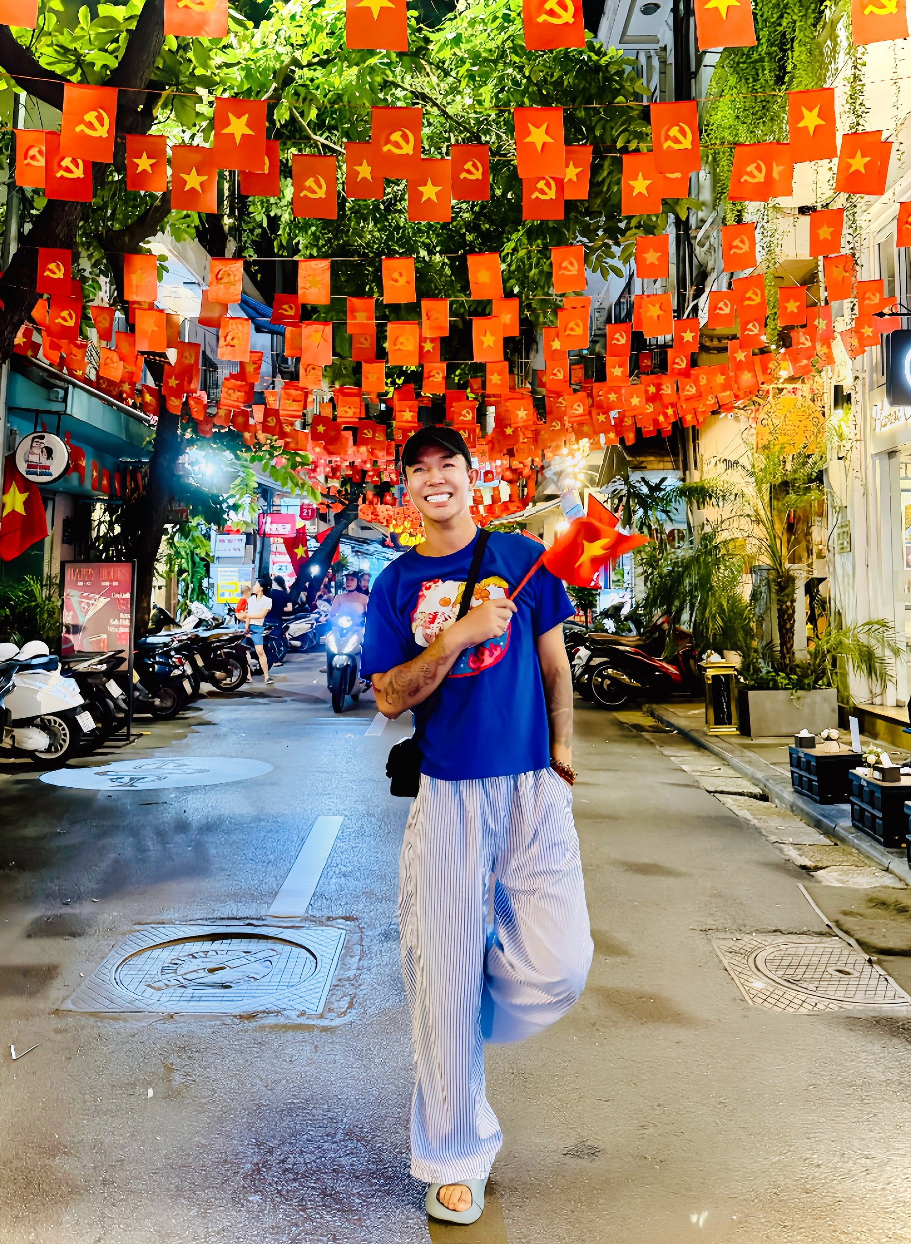 Nathan Lee dạo phố thu Hà Nội, kỷ niệm 80 năm Quốc khánh