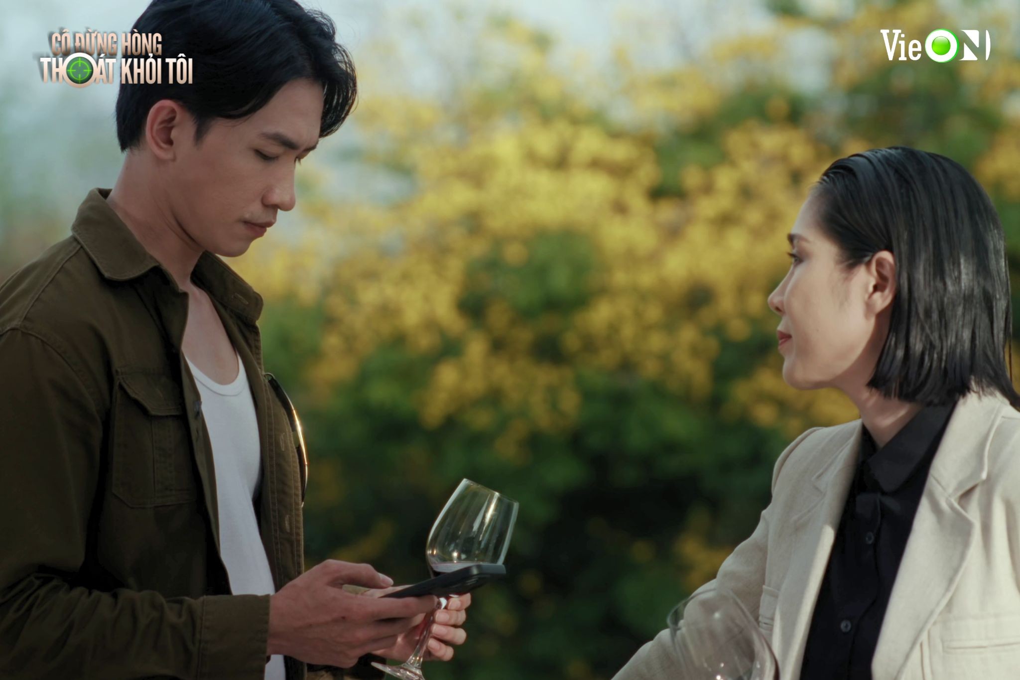 'Cô đừng hòng thoát khỏi tôi': Đỗ Nhật Hoàng 'thuyết phục' Lê Phương bằng diễn xuất