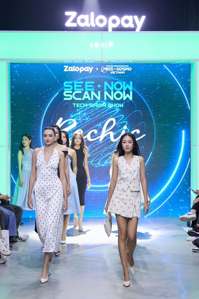 'Hoa hậu hoàn vũ Việt Nam 2025' Nguyễn Hoàng Phương Linh truyền cảm hứng về dự án cộng đồng 'Line2Life' trên sàn diễn 'See Now Scan Now - Tech-Shion S