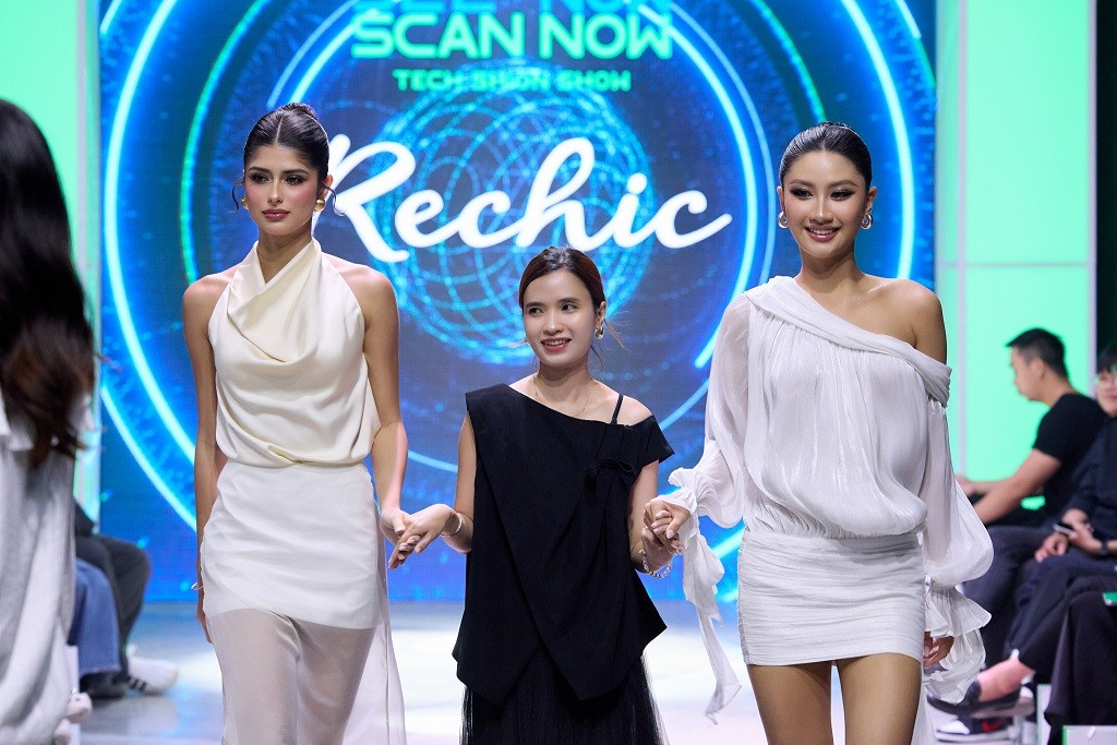 'Hoa hậu hoàn vũ Việt Nam 2025' Nguyễn Hoàng Phương Linh truyền cảm hứng về dự án cộng đồng 'Line2Life' trên sàn diễn 'See Now Scan Now - Tech-Shion S
