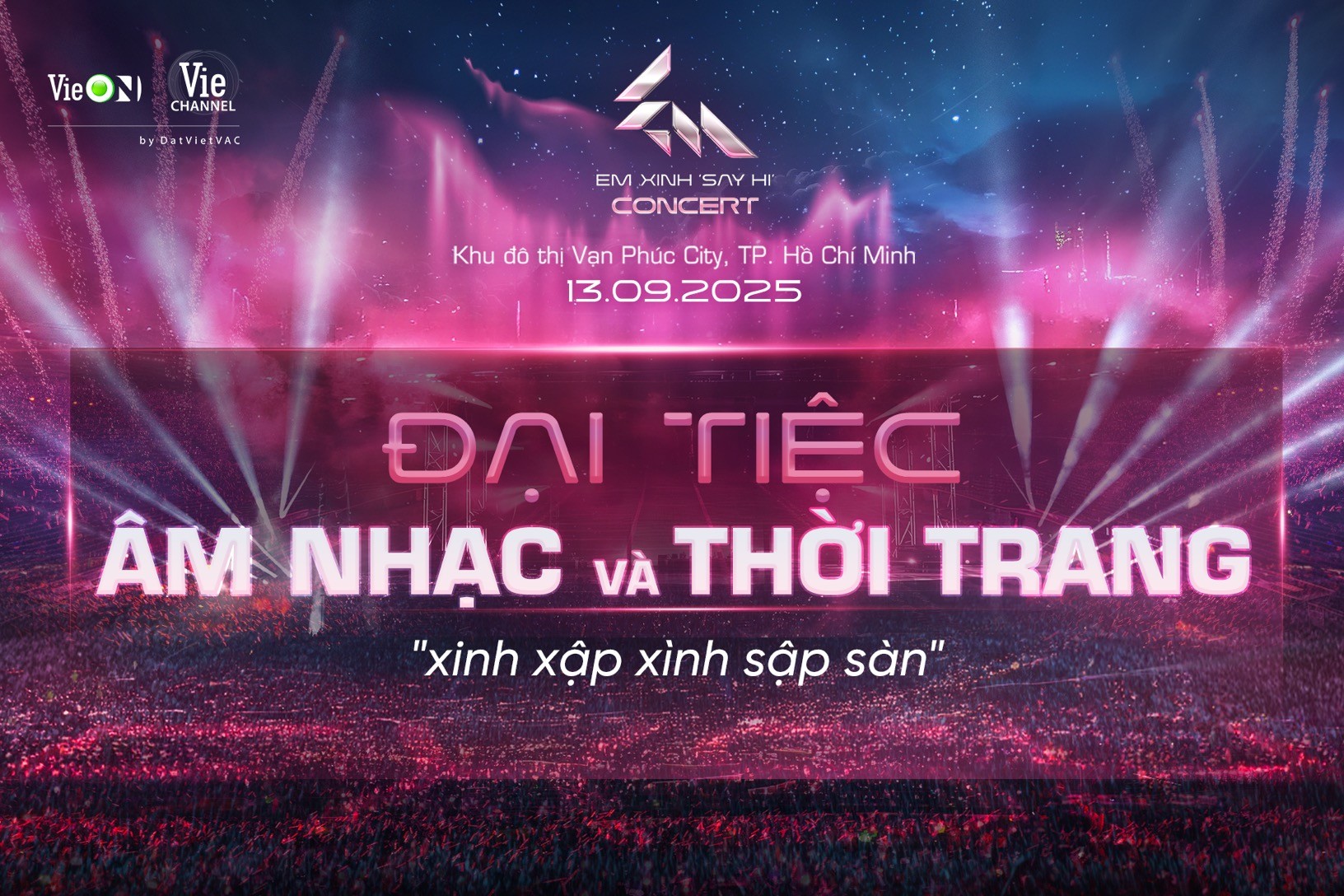 'Em xinh 'Say Hi' mang hệ thống 10 bàn nâng DMX Lift Table lên sân khấu Concert tại Vạn Phúc City