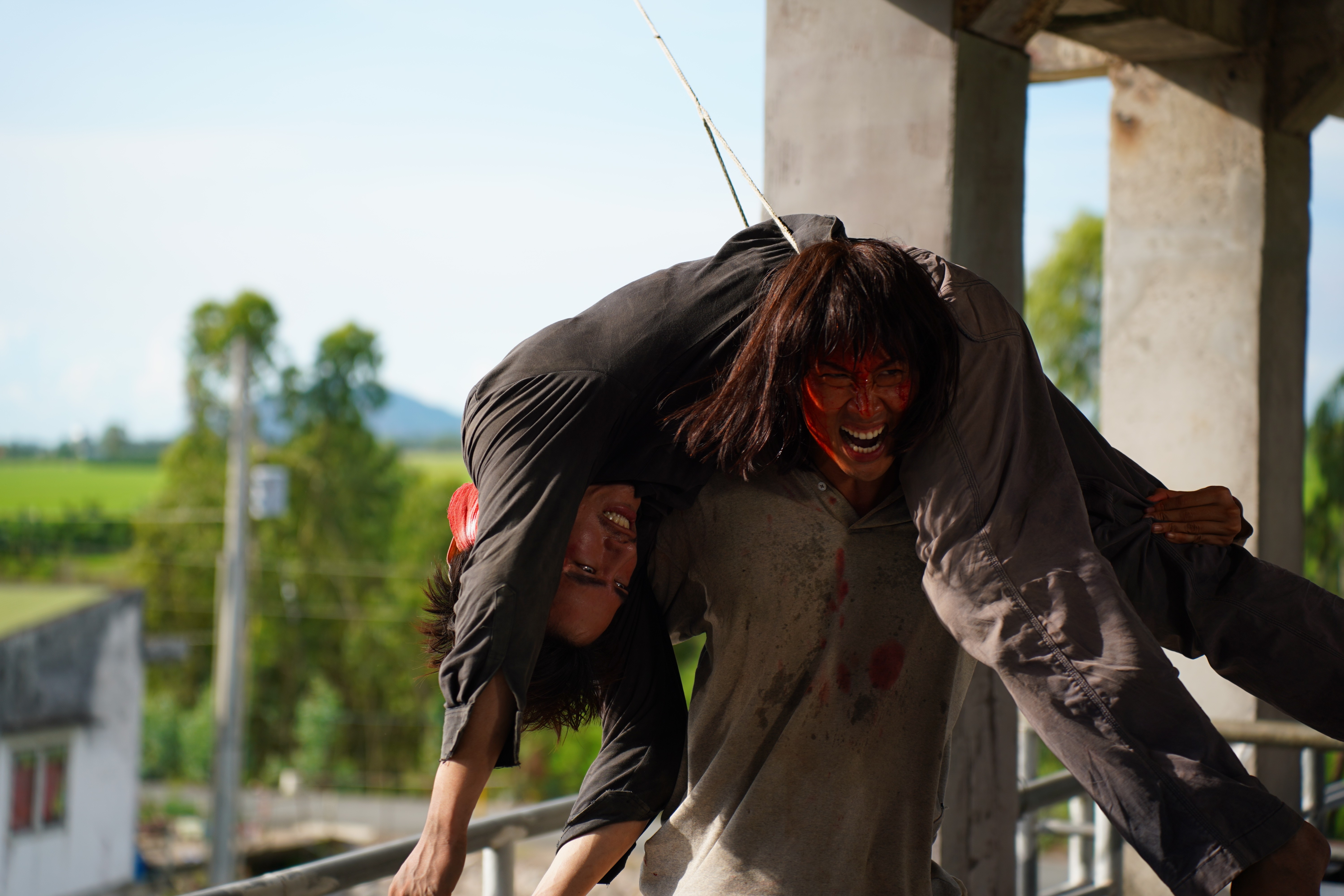 Dàn diễn viên trăm tỷ bị đạo diễn Trung Lùn 'hành' cỡ nào trong 'Làm giàu với ma: Cuộc chiến hột xoàn'?