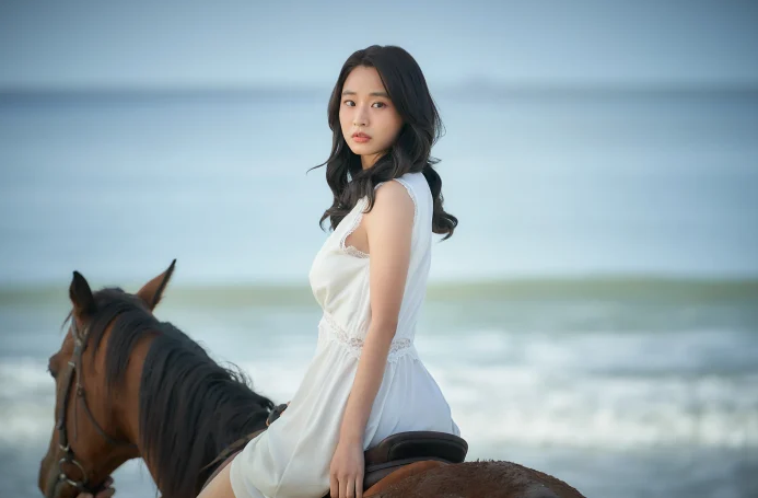 Nữ chính phim 18+ 'Aema' đột phá sau nhiều năm vật lộn