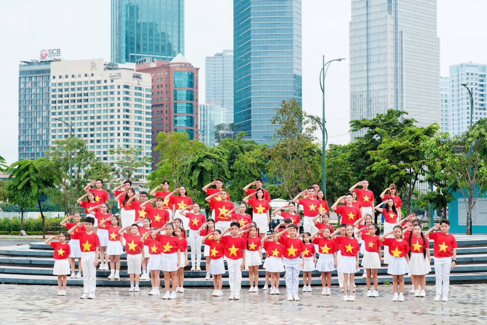'Thuyền trưởng' Minh Khôi lèo lái 'con tàu' Rồng Con tích cực cùng dự án cộng đồng 'Kiếp sau vẫn là người Việt Nam'