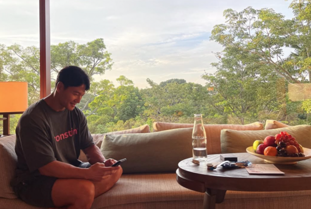 Kim Jong Kook mua biệt thự triệu đô để cưới vợ?