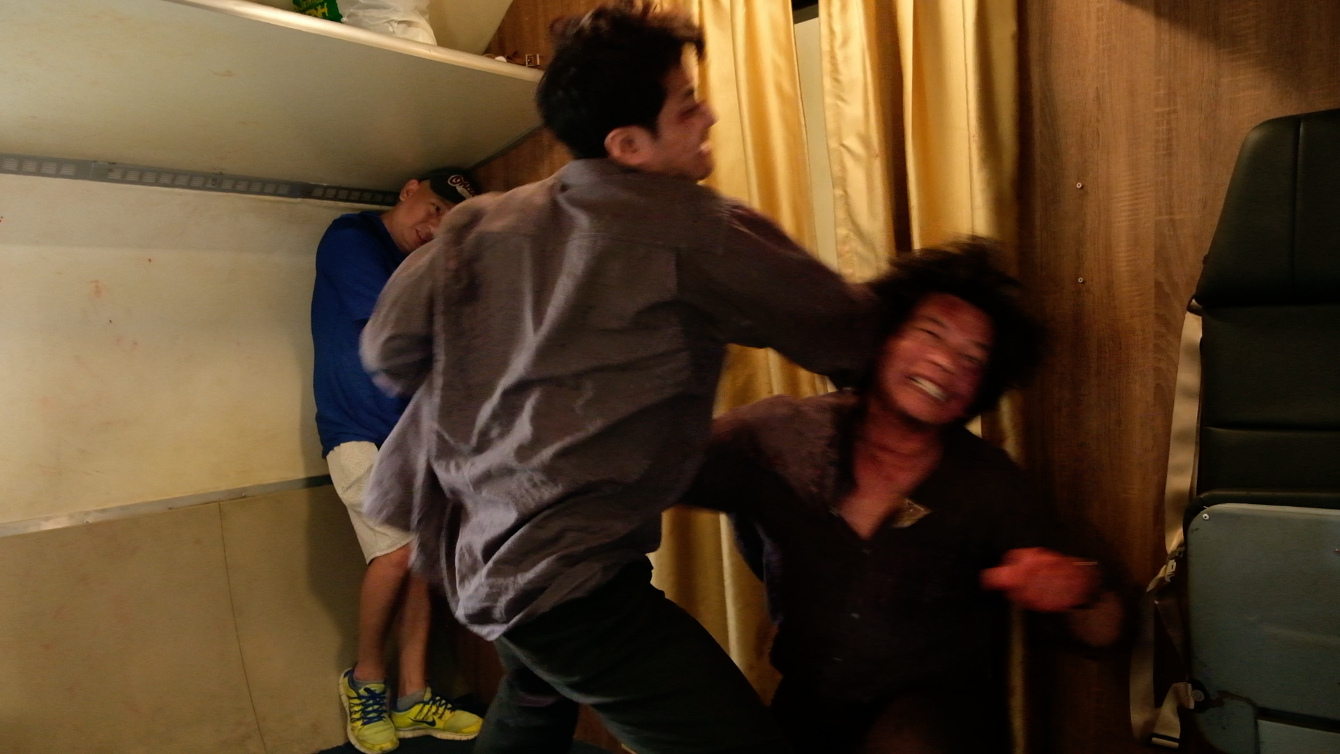 Đoàn phim 'Tử chiến trên không' nín thở với từng cảnh quay trong khoang máy bay hẹp: 'Sai một ly là đi một dặm'