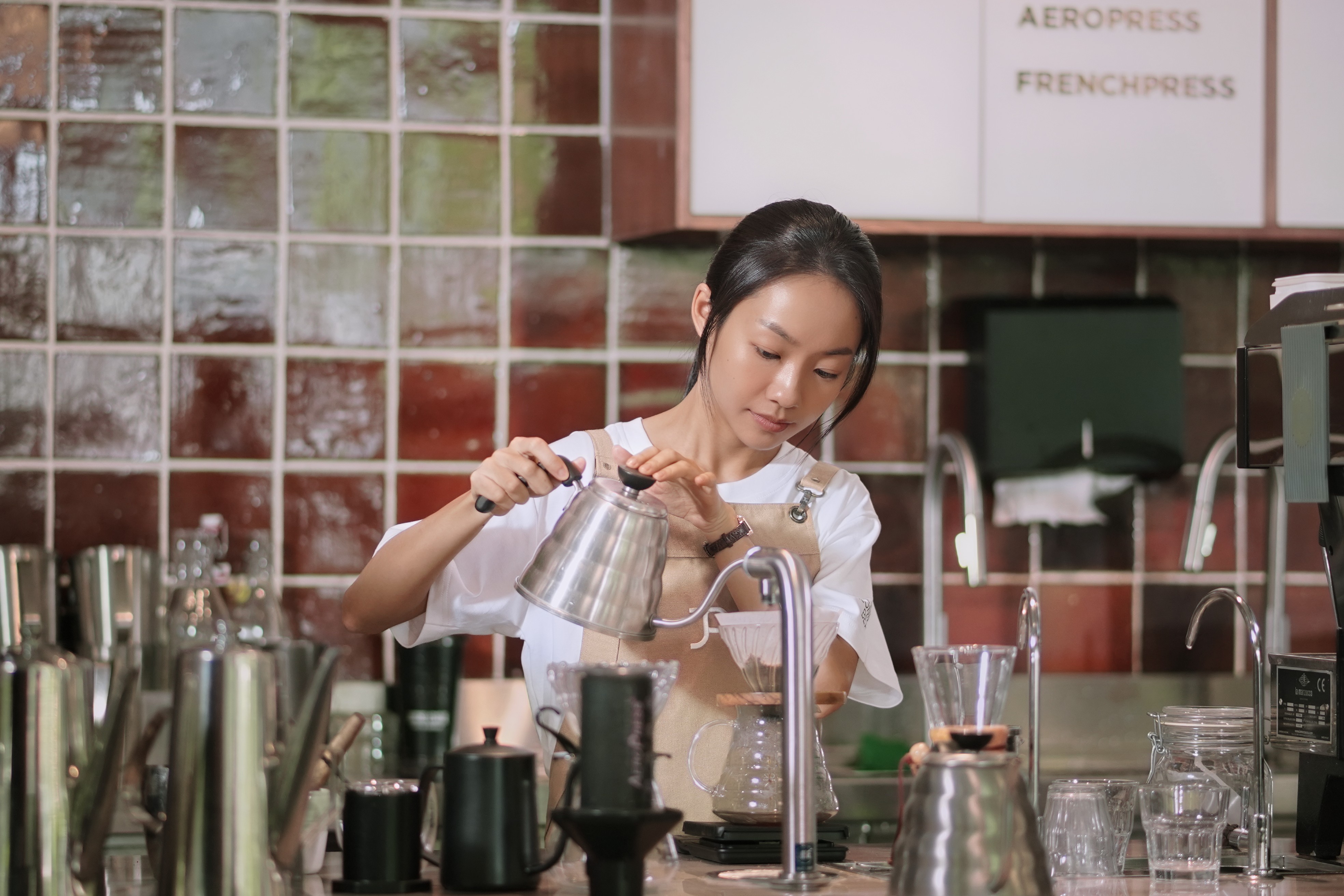 'Tay anh giữ một vì sao': Bộ đôi sao Hàn tiếp theo đổ bộ màn ảnh Việt sau Jung II Woo và Go Kyung Pyo gọi tên Lee kwang Soo và Kang Ha Neul