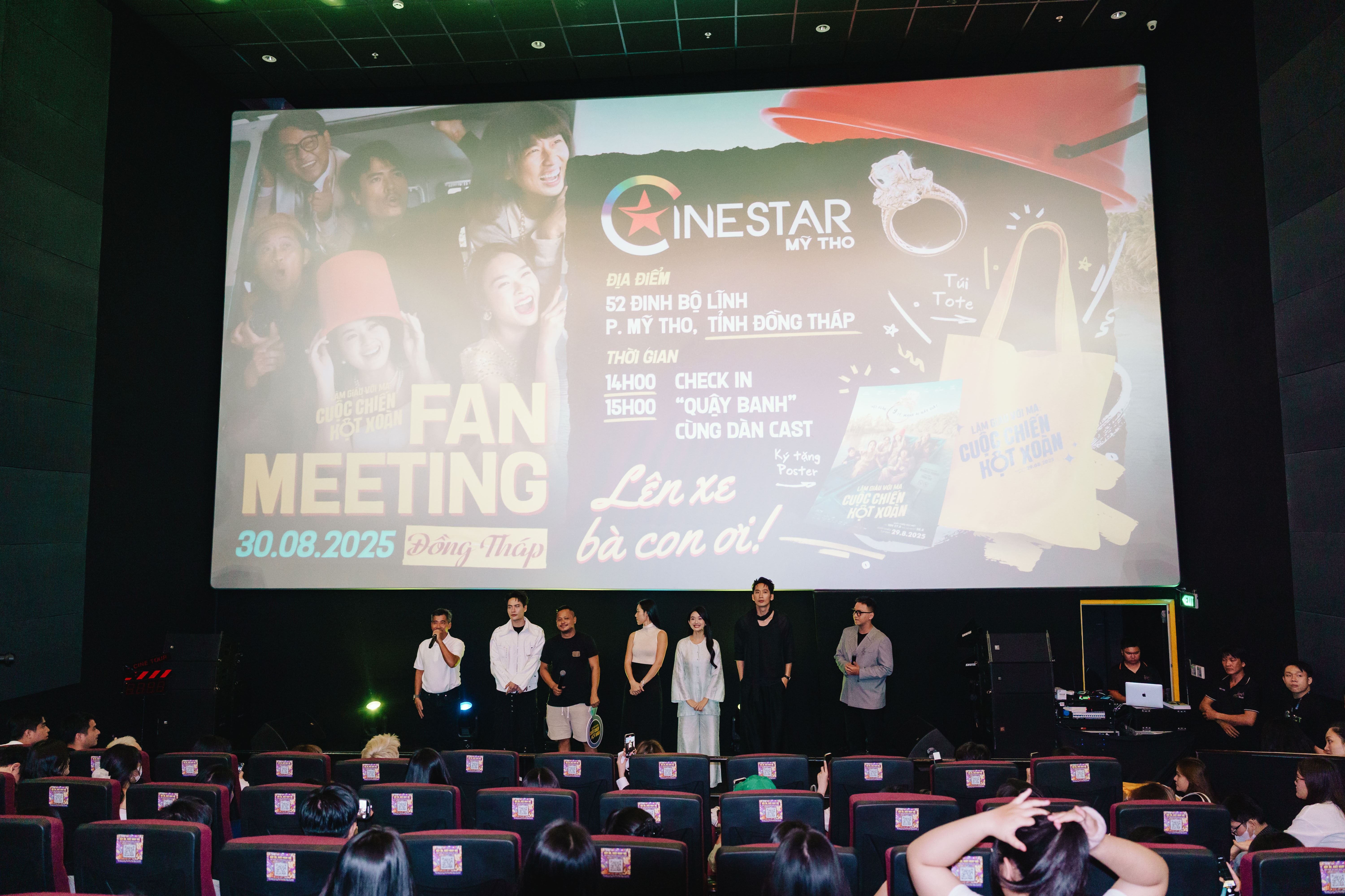 Khán giả miền Tây vỡ òa với buổi fan meeting 'Làm giàu với ma: Cuộc chiến hột xoàn'