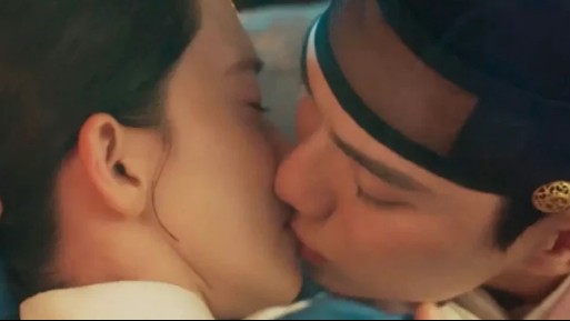 Cảnh hôn của YoonA (SNSD) đẩy rating 'Bon Appétit, Your Majesty' chạm đỉnh