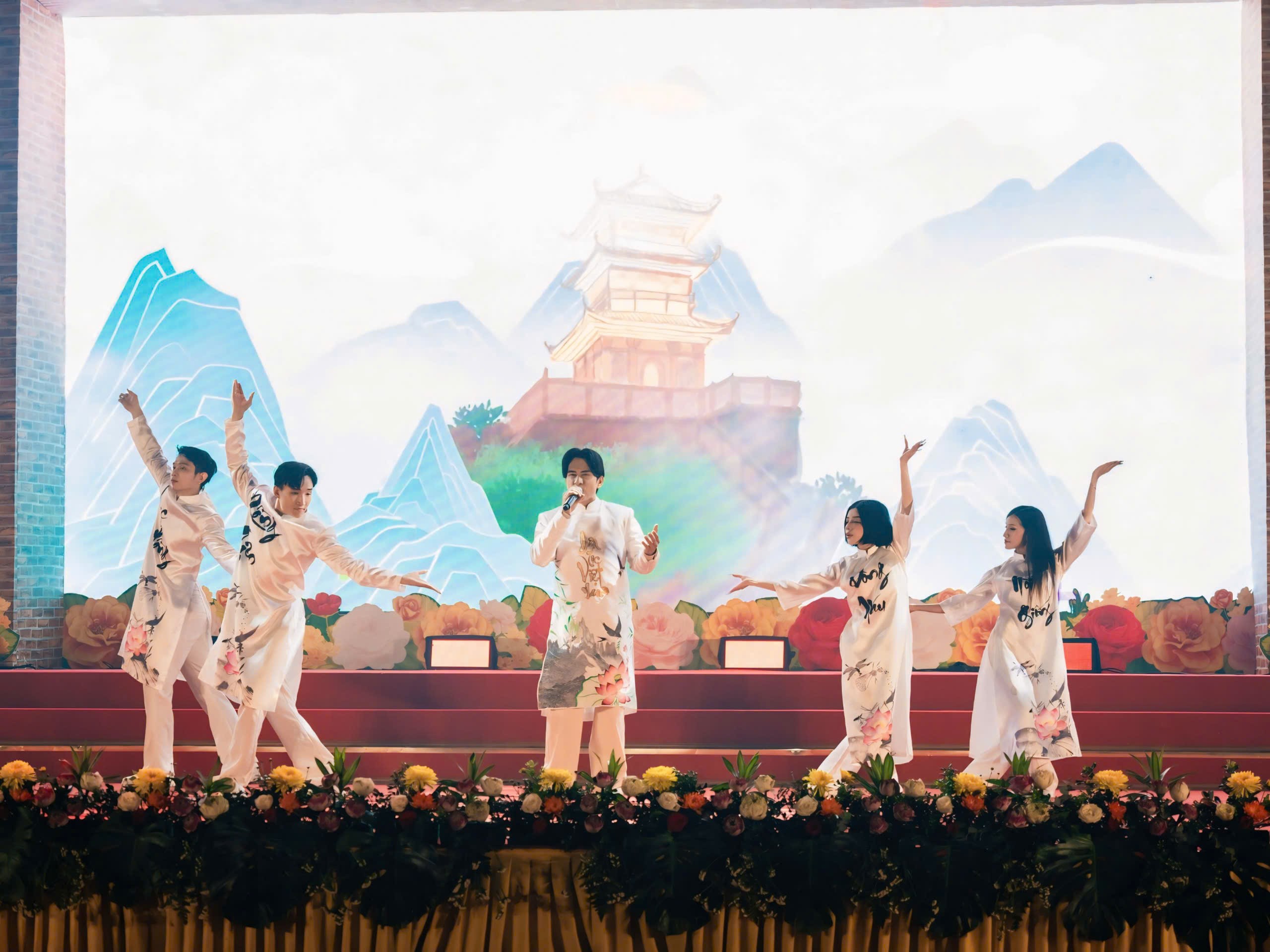 Đan Trường khiến mọi người 'sởn da gà' khi thể hiện ca khúc mới 'Tiếng Việt ngôn ngữ vàng'