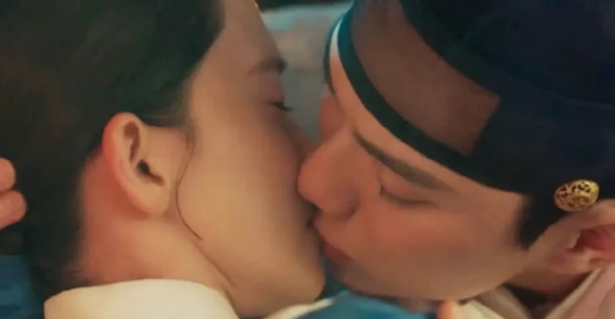 Cảnh hôn của YoonA (SNSD) đẩy rating 'Bon Appétit, Your Majesty' chạm đỉnh