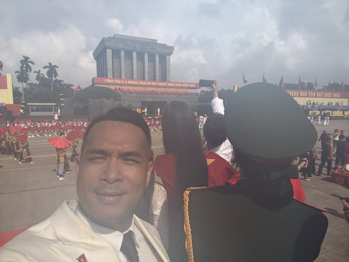 Trương Thế Vinh gây sốt với loạt ảnh mờ ảo có '1-0-2'