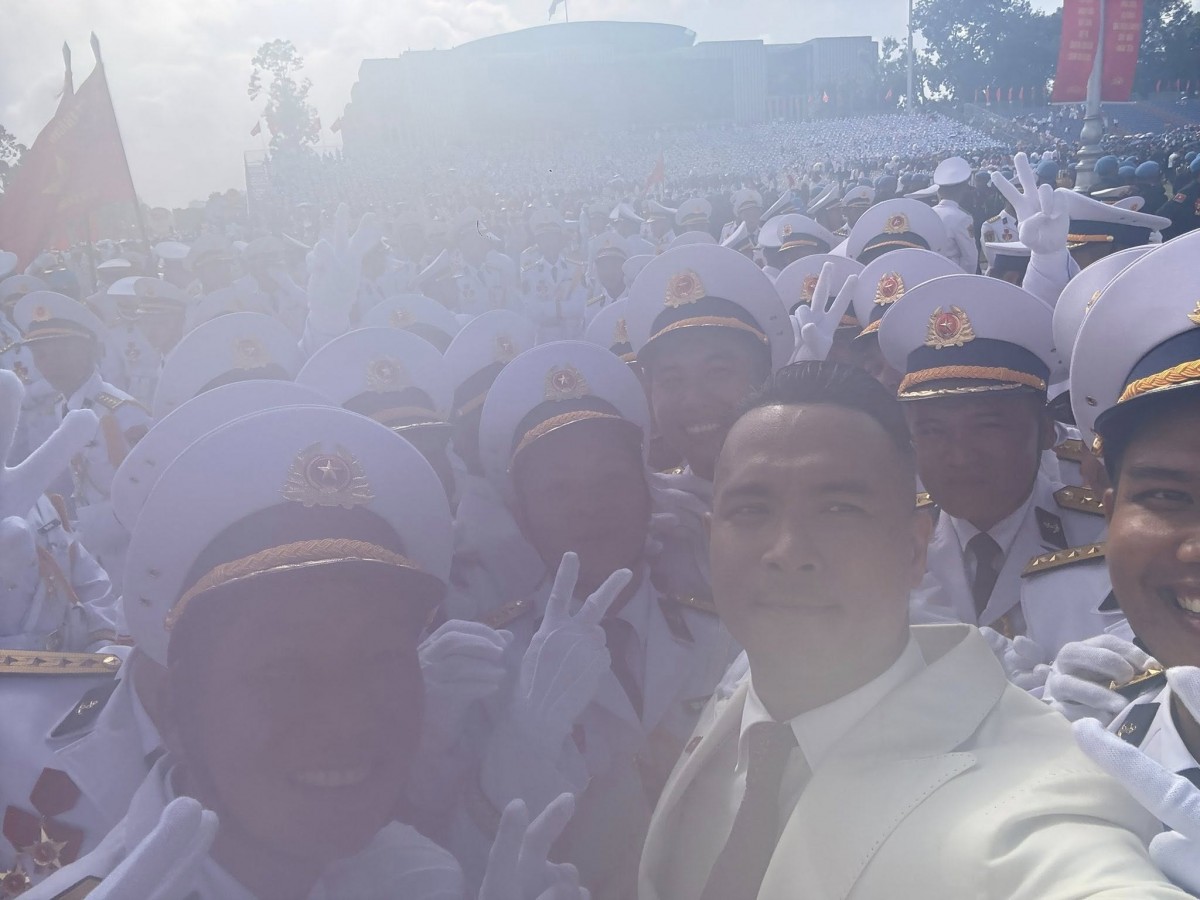 Trương Thế Vinh gây sốt với loạt ảnh mờ ảo có '1-0-2'