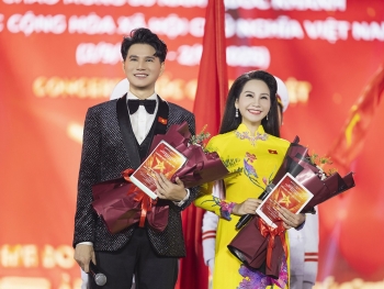 Vũ Mạnh Cường đã xem 3 lần phim 'Mưa đỏ' để lấy cảm hứng làm MC cho Concert Quốc gia đặc biệt