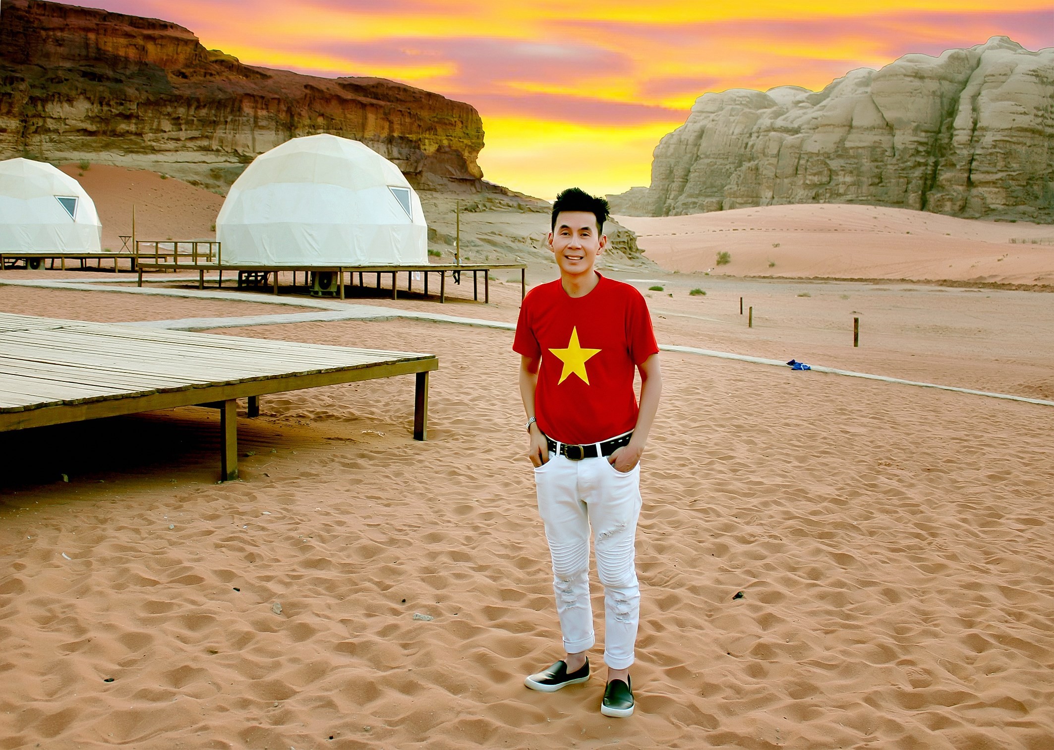 Đoan Trường: Nghệ sĩ Việt duy nhất đưa hình ảnh lá cờ Việt Nam đi qua… 70 quốc gia!