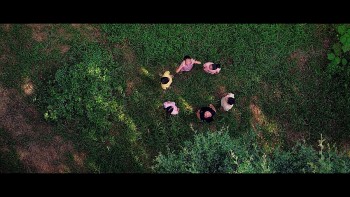 'Cách em 1 milimet': Nơi ký ức tuổi thơ ùa về