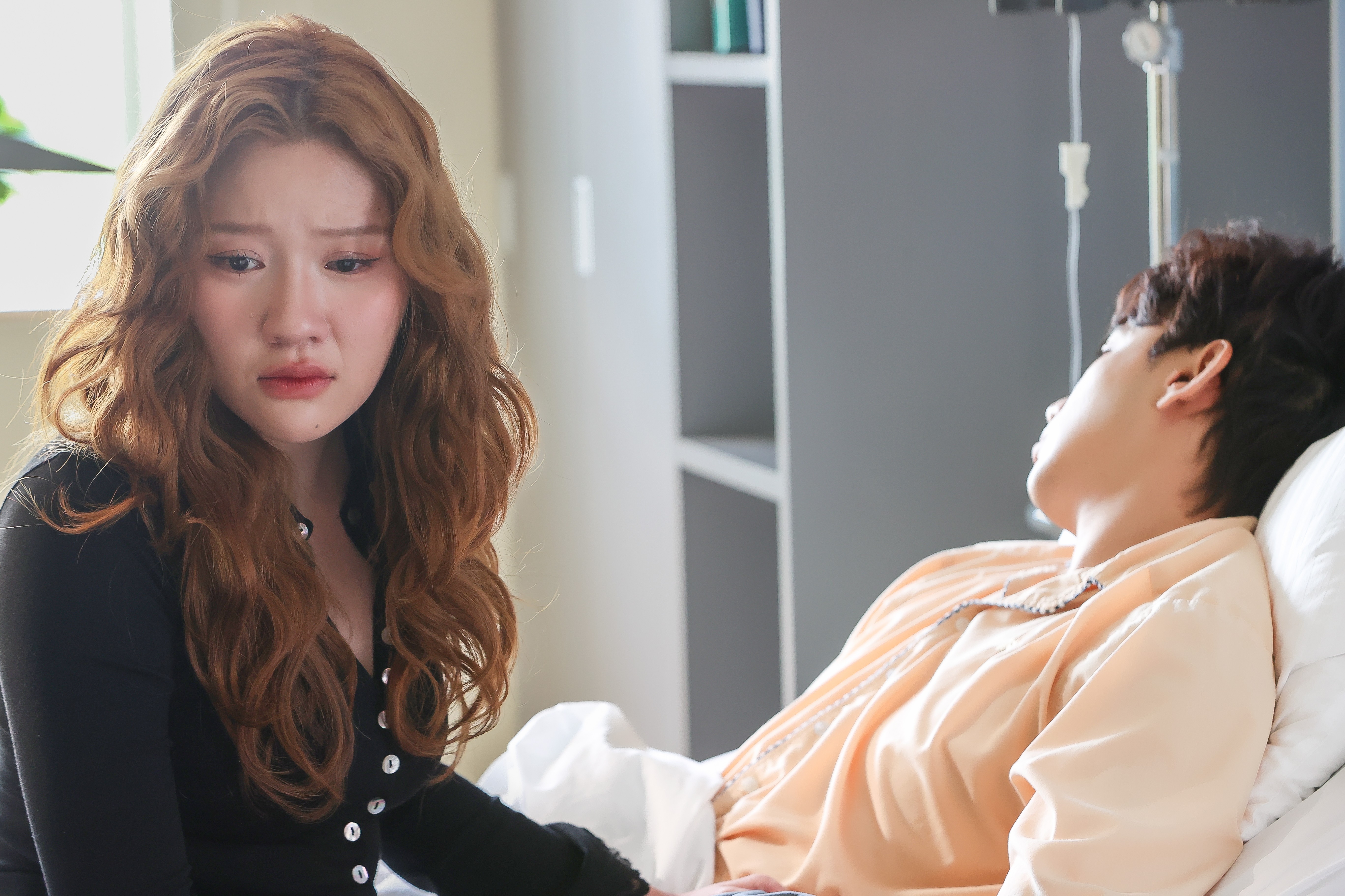 'Chị ngã em nâng': Hé lộ drama chấn động về gia đình Lê Khánh người chị 'dữ' nhất phim tháng 10