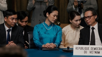 Đinh Thị Thúy Hà nén nỗi đau, kiên cường vì Tổ quốc trong 'Mưa đỏ' gây sốt màn ảnh