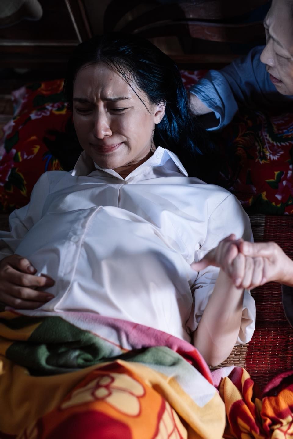 Hòa Minzy và những câu chuyện làm nên sức hút MV 'Nỗi đau giữa hòa bình'