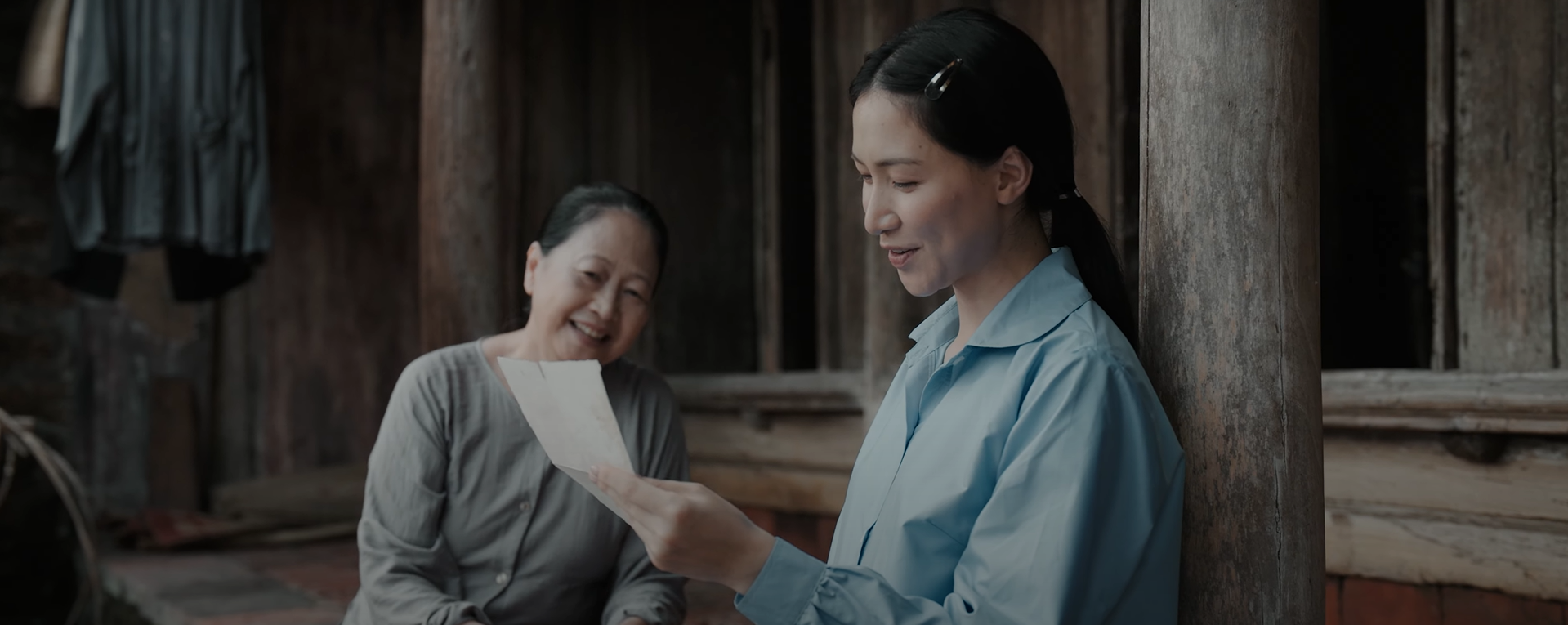 Hòa Minzy và những câu chuyện làm nên sức hút MV 'Nỗi đau giữa hòa bình'