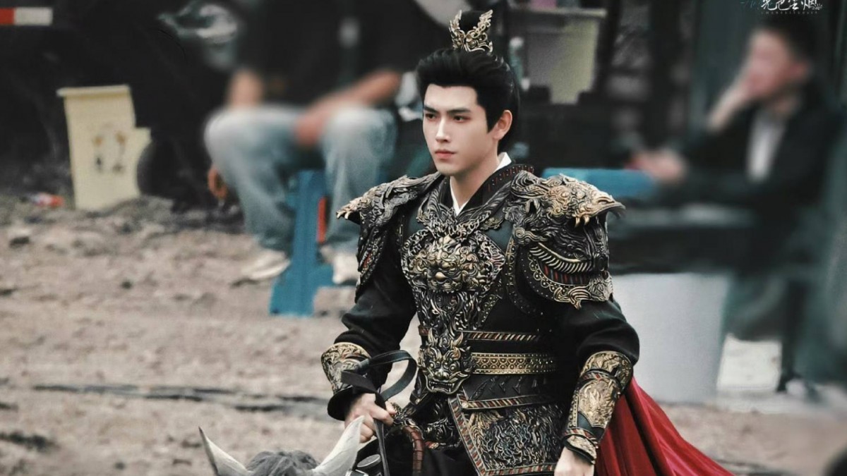 Vì sao Trần Phi Vũ bị fan của Địch Lệ Nhiệt Ba 'mắng'?