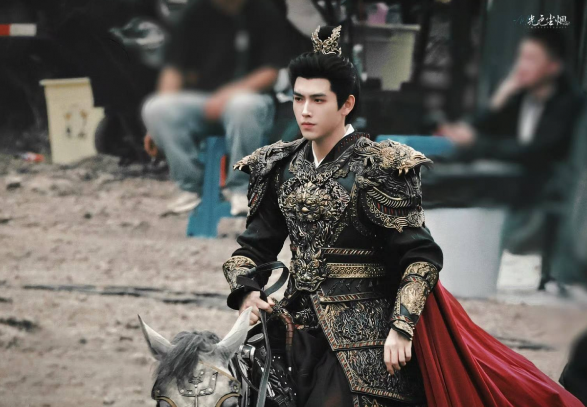 Vì sao Trần Phi Vũ bị fan của Địch Lệ Nhiệt Ba 'mắng'?