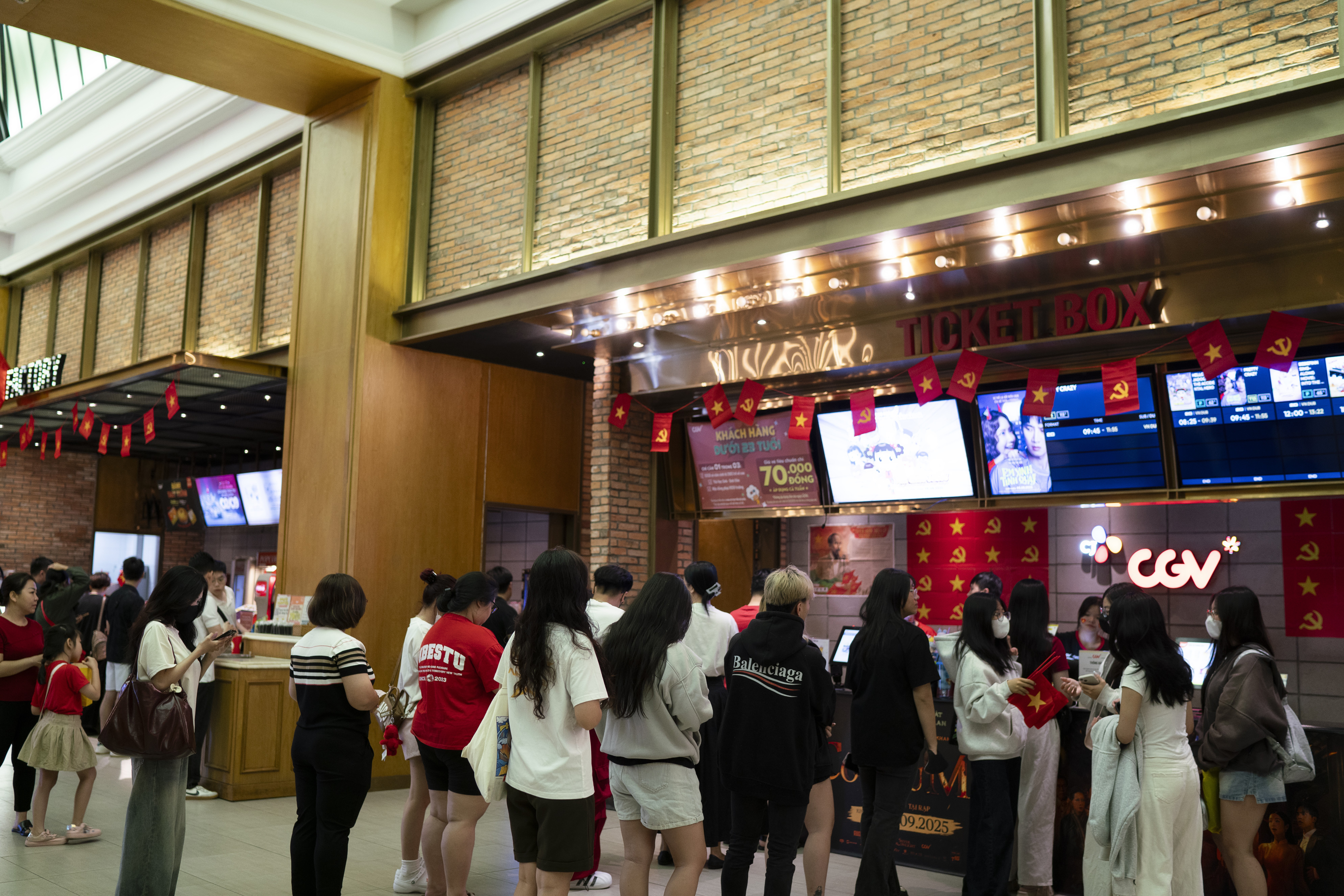 Gần 10.000 người dân trên cả nước hòa mình trong Đại lễ 2/9 tại rạp CGV