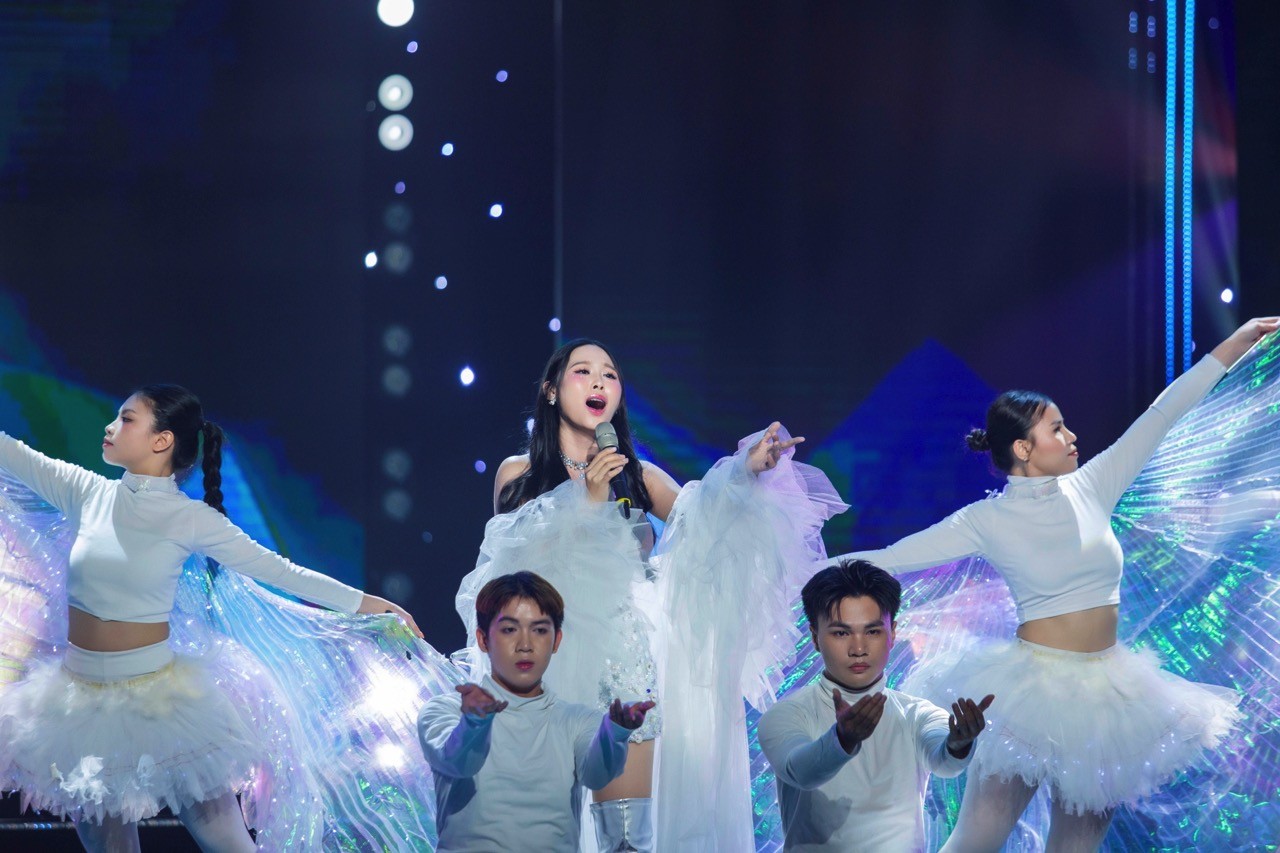 Ca sĩ Mỹ Oanh trở thành Quán quân 'Biến hóa bất ngờ 2025'