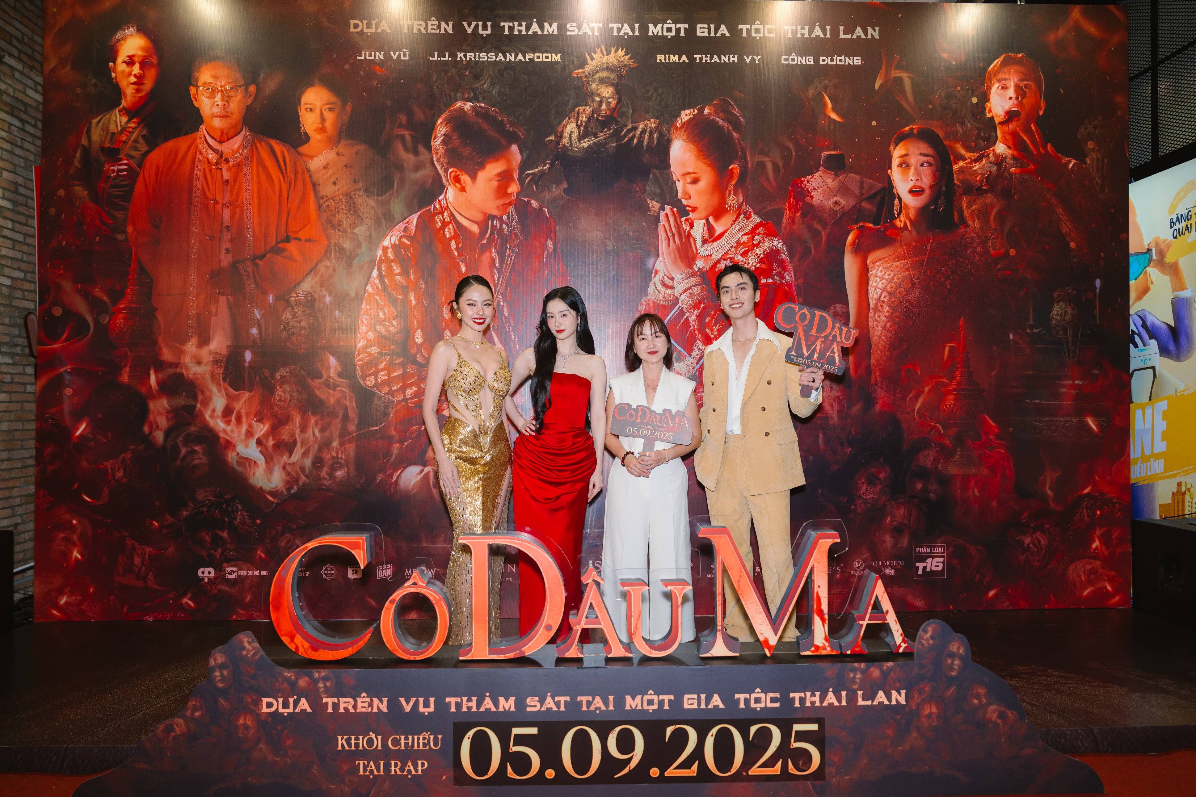 Bùng nổ visual trên thảm đỏ 'Cô dâu ma': Rima Thanh Vy khoe giao diện chuẩn dâu Thái, Jun Vũ, Công Dương tỏa sáng không góc chết