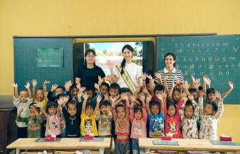 Hoa hậu Trâm Anh mang yêu thương đến học sinh vùng cao Tây Bắc