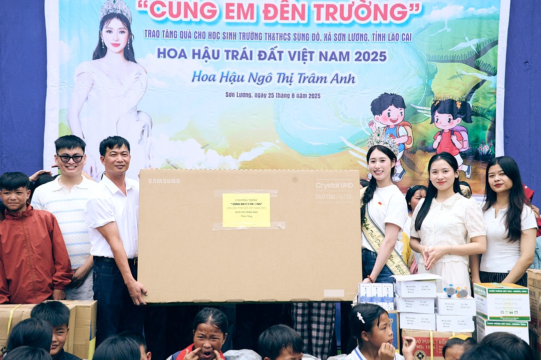 Hoa hậu Trâm Anh mang yêu thương đến học sinh vùng cao Tây Bắc