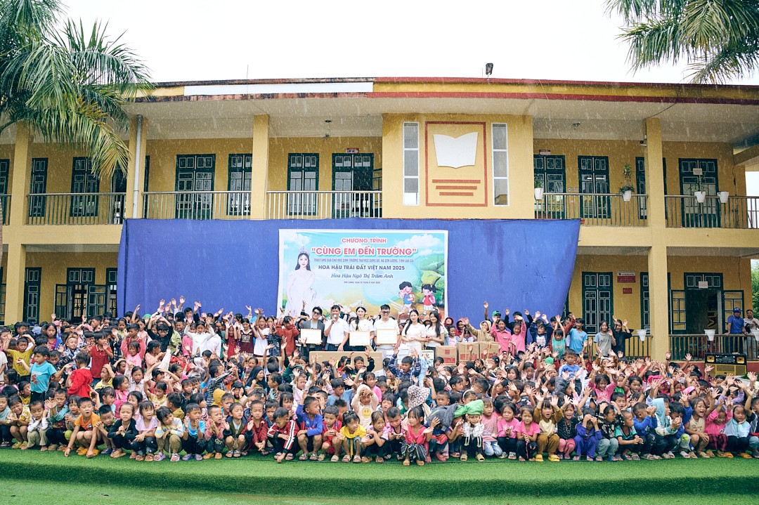 Hoa hậu Trâm Anh mang yêu thương đến học sinh vùng cao Tây Bắc