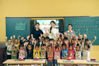 Hoa hậu Trâm Anh mang yêu thương đến học sinh vùng cao Tây Bắc