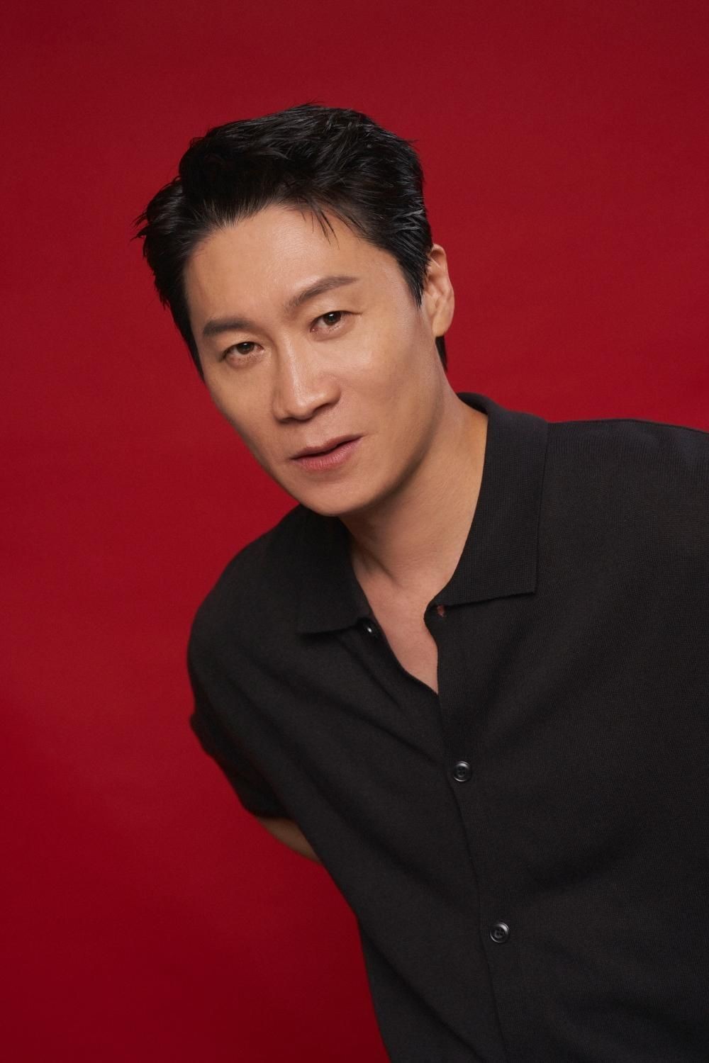 Sao nam phim 18 + 'Aema' phấn khích khi được vợ khen