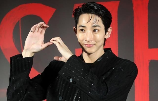 Lee Soo Hyuk bị 'ngược đãi' tại Fan Meeting Trung Quốc