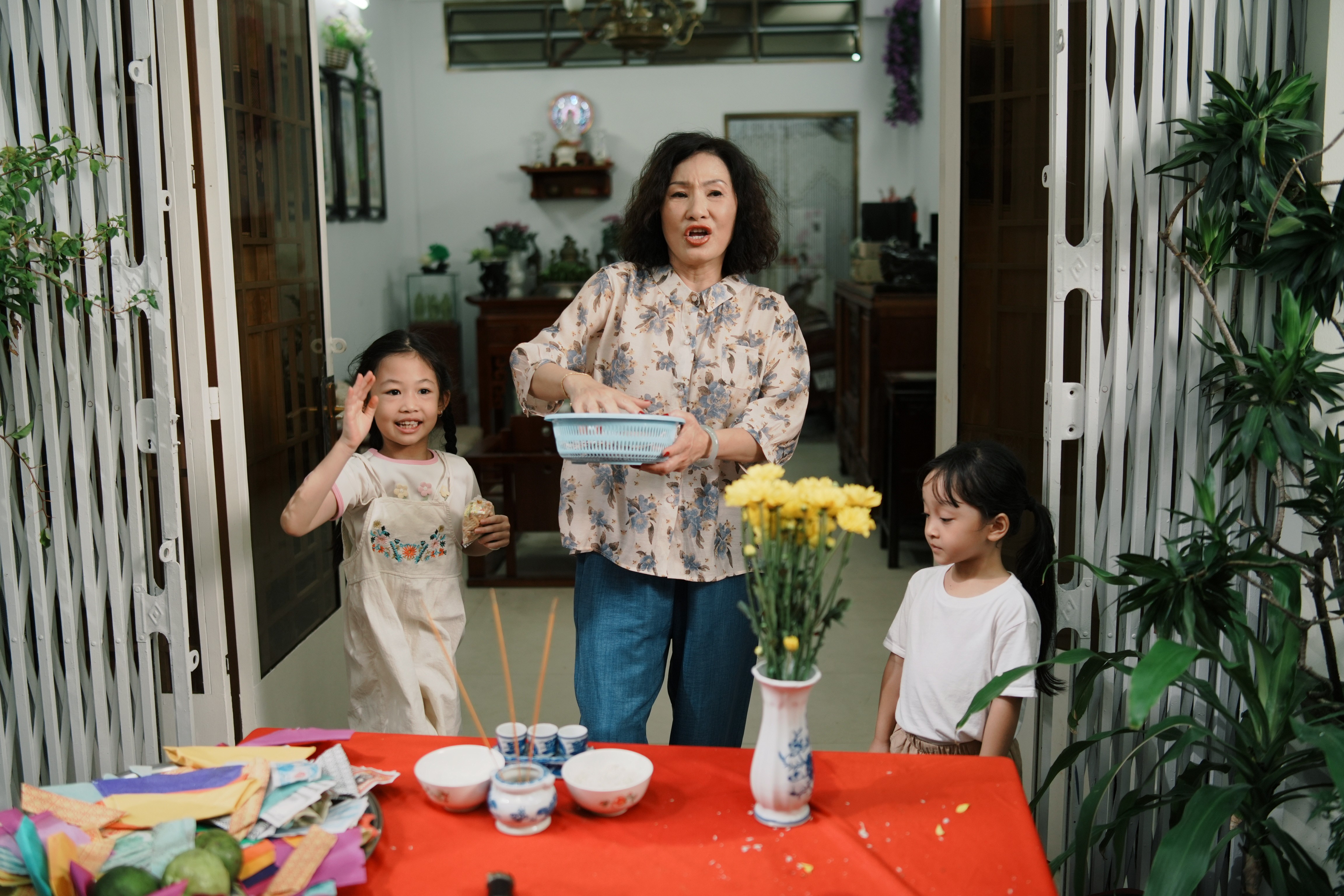 'Cục vàng của ngoại' tái hiện phong tục 'cúng cô hồn'