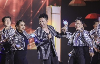 'Tình Bolero 2025': Quốc Trí nhận 'mưa lời khen' nhờ khả năng làm chủ sân khấu ấn tượng